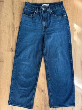 Levi’s High Rise Wide Leg Jeans Size 26 Medium Wash